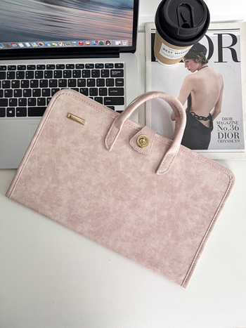 Nešiojamojo kompiuterio apsauginė dėžė ir rankinė — kvėpuojanti, itin lengva PU medžiaga, vieno tono raštas, moterims