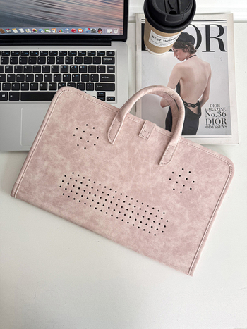 Nešiojamojo kompiuterio apsauginė dėžė ir rankinė — kvėpuojanti, itin lengva PU medžiaga, vieno tono raštas, moterims