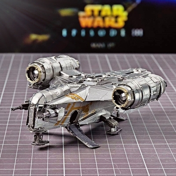 Razor Crest Mandalorian Vehicle – Μεταλλικό DIY 3D Παζλ από τη Genus, για ηλικίες 15–35