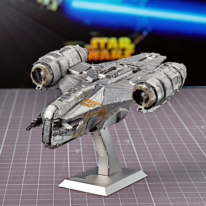 Razor Crest Mandalorian Vehicle – Μεταλλικό DIY 3D Παζλ από τη Genus, για ηλικίες 15–35