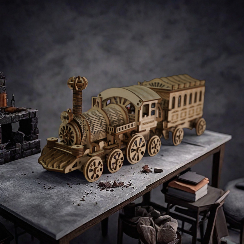 Drveni 3D puzzle parni vlak – sastavljeni mehanički model za uzrast 7–14 godina