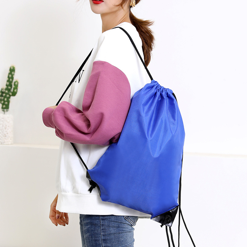 Διαφημιστική τσάντα από πολυεστέρα με κορδόνι – τσάντα με κορδόνι για προβολή, δυνατότητα εκτύπωσης λογότυπου, μέθοδοι εκτύπωσης: θερμική μεταφορά, σειροτυπία, offset