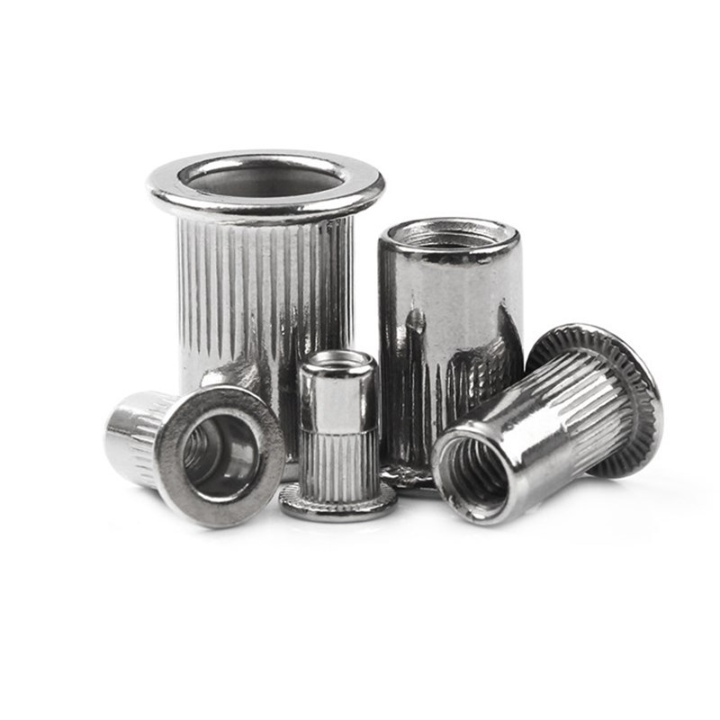 Nehrdzavejúce pull rivet matice s plochou hlavou a vertikálnymi rebrami, 150 ks v krabici, obsahuje 1 nástroj