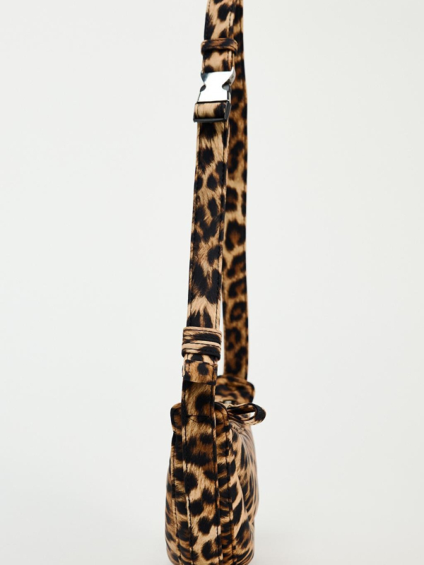 Дамска чанта в стил dumpling, форма dumpling, материал Oxford плат, цип за отваряне, вътрешна структура: джоб с цип