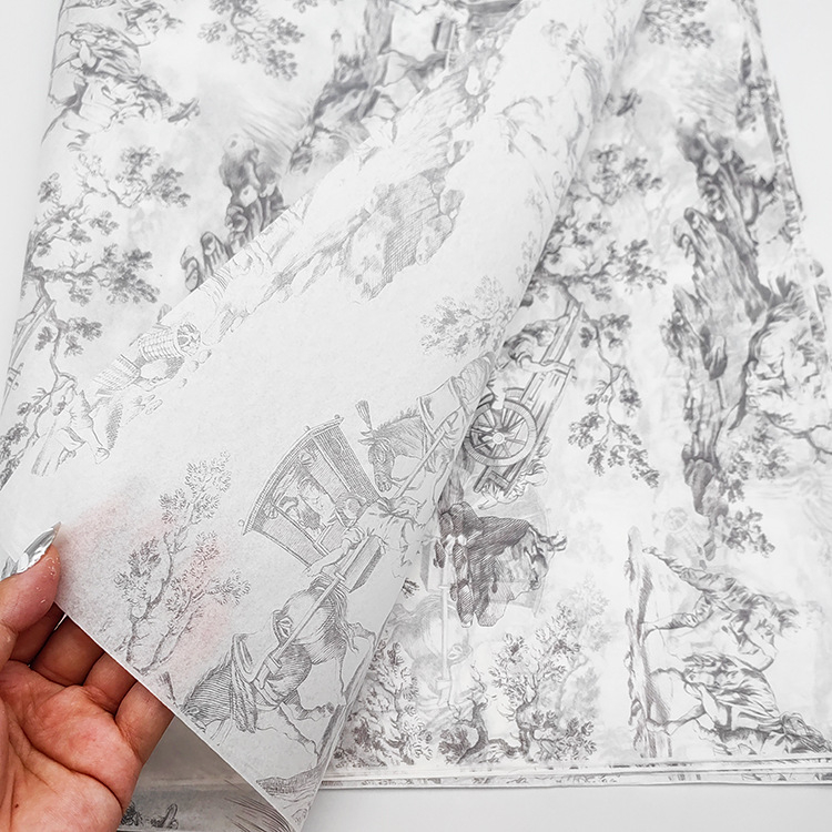 Декоративна опаковъчна хартия с шарки и тънък вътрешен слой за дрехи — Bright printing; Код на продукта: Three-color copy paper; Грамаж: 0.17; Опаковка: Kraft хартия; Обработка и персонализация: Включена