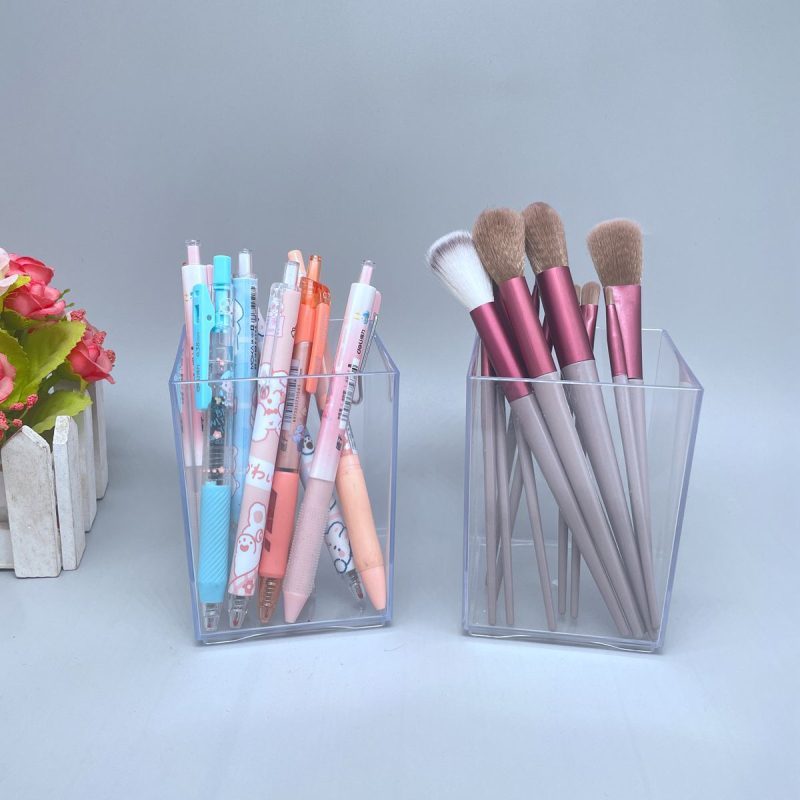Műanyag négyzetes kozmetikai ecsetek és szemöldökceruzák tárolója, átlátszó test, logónyomás elérhető, modell 02