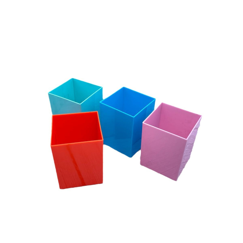 Műanyag négyzetes kozmetikai ecsetek és szemöldökceruzák tárolója, átlátszó test, logónyomás elérhető, modell 02