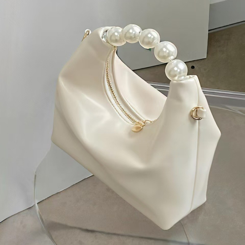 PU rankinė, miestiškas paprastumas, vertikali kvadratinė forma, užtrauktuko atidarymas, vidinė užtrauktuko kišenė