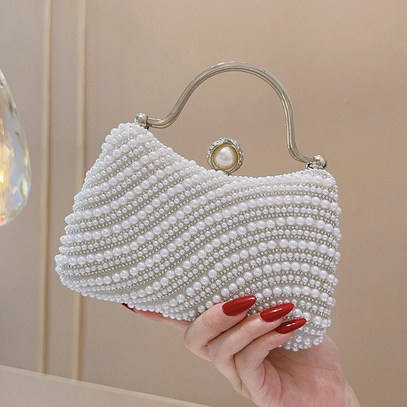 Вечерна чанта с изкуствени перли, метална дръжка покрита с мъниста, стил сакел, форма възглавничка, заключващ механизъм – подходяща за сватби и банкети
