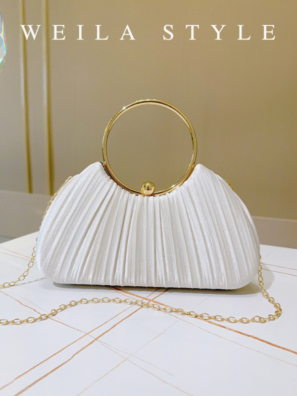 Вечерна чанта от сатен с плисиран дизайн в стил черупка, за носене на ръка или през рамо, закопчаване с хук, подплата полиестер, 3D външна форма, пролет 2024