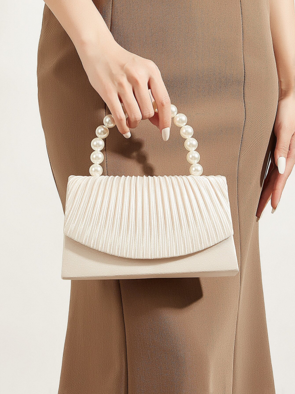 Crossbody táska selyemredőkkel és gyöngyös fogantyúval, csíkos dizájn (Anyag: Milan cloth; Forma: vízszintes négyzet; Nyitás: mágnescsat; Bélelés: poliészter; Keménység: közepes - lágy)