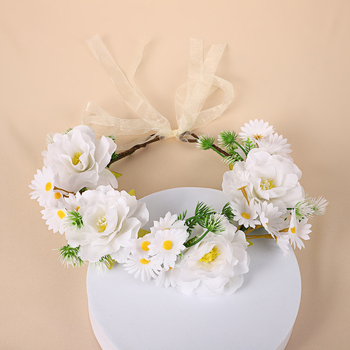 Νυφική διακόσμηση κεφαλιού σε φανταστικό γαλλικό στυλ με μικρές μαργαρίτες, υφασμάτινο υλικό, χειροποίητο, πρωτότυπος σχεδιασμός, φθινόπωρο 2024