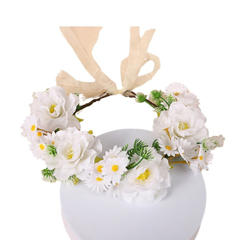 Νυφική διακόσμηση κεφαλιού σε φανταστικό γαλλικό στυλ με μικρές μαργαρίτες, υφασμάτινο υλικό, χειροποίητο, πρωτότυπος σχεδιασμός, φθινόπωρο 2024