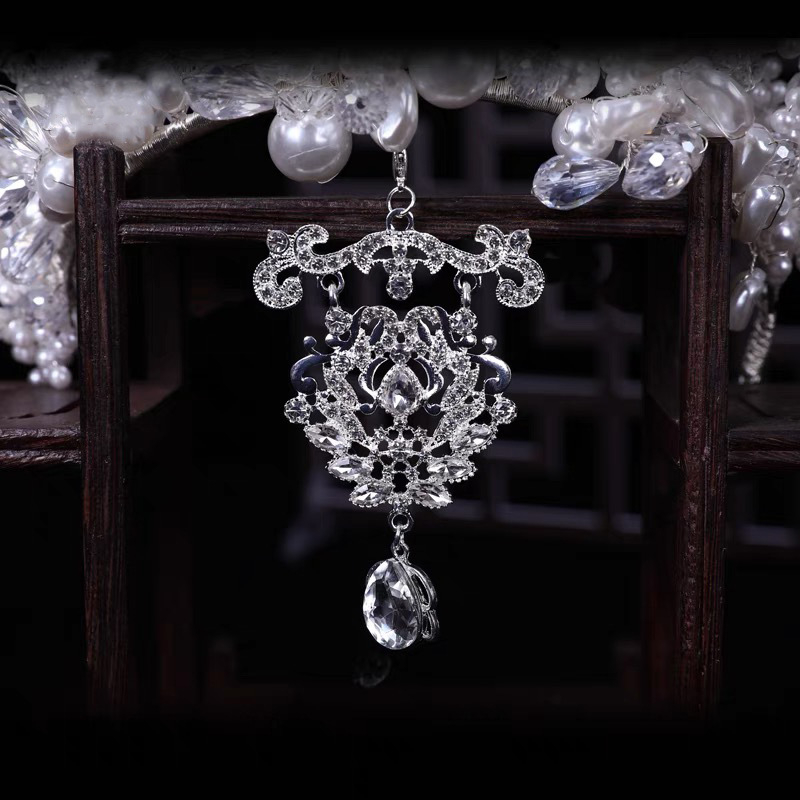 Χειροποίητη μεταλλική τιάρα για το κεφάλι με κρύσταλλα