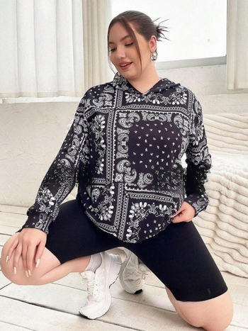 Moteriškas lengvas džemperis su gobtuvu Cashew Flower raštu, 95% poliesteris, ilgomis rankovėmis, literatūros retro stilius