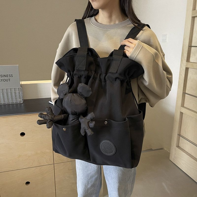 Hátizsák húzózsinóros nyitású, poliészter külső és nejlon bélés, Qi Han márka, ideális üzleti utakra, 2018 tavasz kiadás.