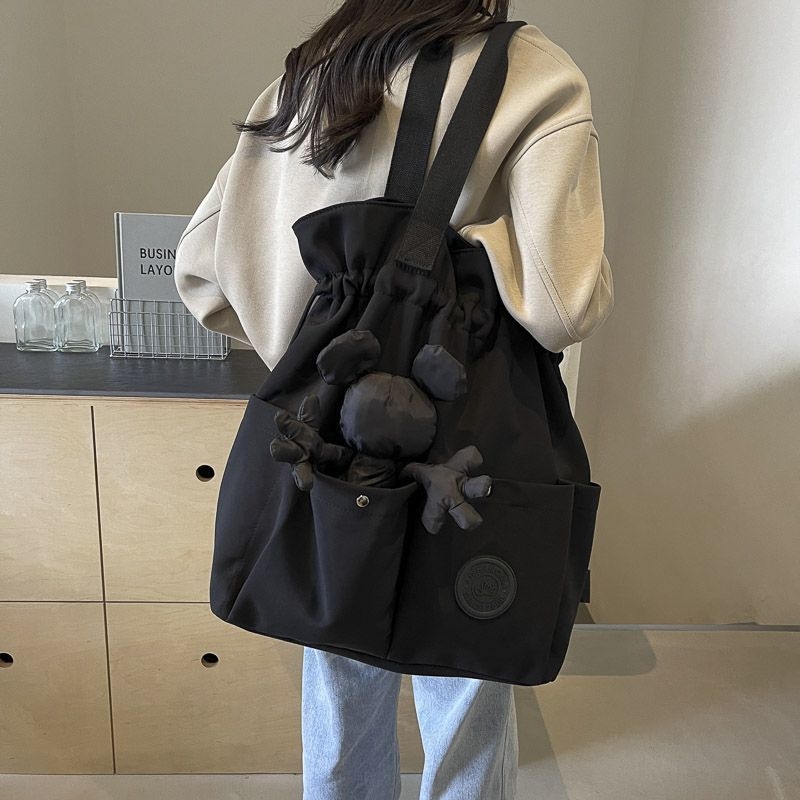 Hátizsák húzózsinóros nyitású, poliészter külső és nejlon bélés, Qi Han márka, ideális üzleti utakra, 2018 tavasz kiadás.