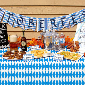 Vienkartinė staltiesė su šachmatų raštu, Oktoberfest vakarėlio tema – PE plastikas, stačiakampė