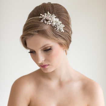Rankų darbo perlais lydinio gėlės formos galvos juosta su krištolais – Moterims skirti galvos aksesuarai (Medžiaga: lydinys; Forma: gėlė; Prekės ženklas: Brightest Star; Stilius: Moterims; Kategorija: Galvos apdaila)