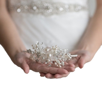 Κορδέλα μαλλιών από κράμα με μαργαριράκια και λουλούδι από κρύσταλλα – Νυφική διακόσμηση κεφαλής (Υλικό: κράμα; Σχήμα: λουλούδι; Μάρκα: Brightest Star; Στυλ: Γυναίκες; Κατηγορία: Αξεσουάρ κεφαλής)