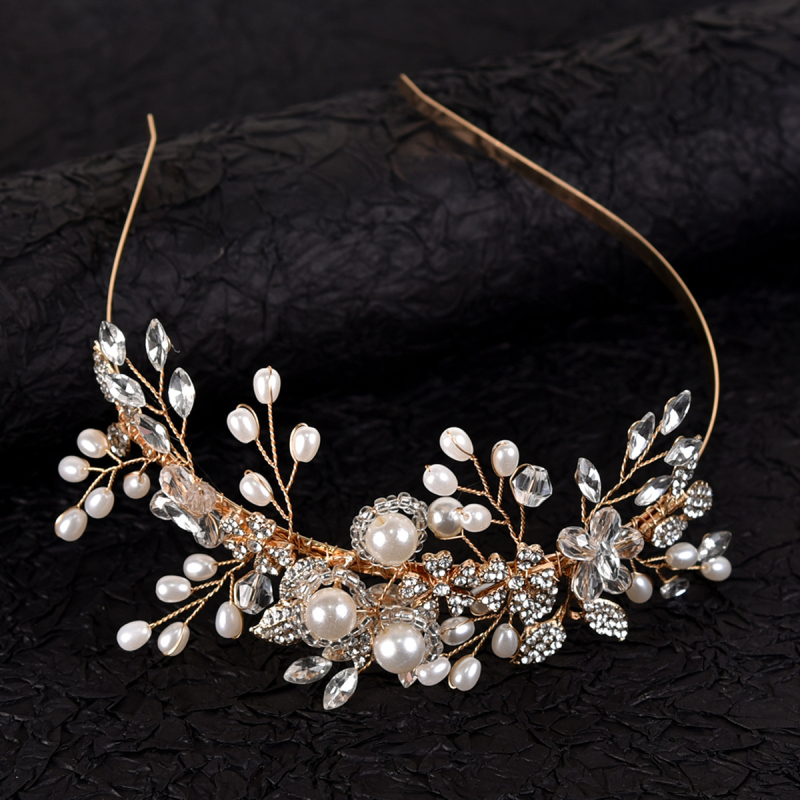 Rankų darbo perlais lydinio gėlės formos galvos juosta su krištolais – Moterims skirti galvos aksesuarai (Medžiaga: lydinys; Forma: gėlė; Prekės ženklas: Brightest Star; Stilius: Moterims; Kategorija: Galvos apdaila)