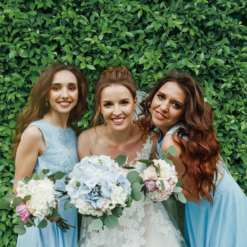 Τραπεζομάντηλο φόντου τοίχου με μοτίβο φύλλων; Υλικά: πλαστικό, ύφασμα, χαρτί; διακοσμητικό για τη διαμόρφωση του χώρου