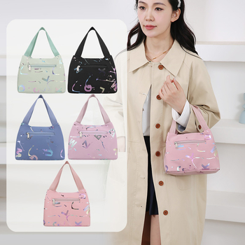 Nylon női kézitáska üzleti utazásokhoz, belső nylon bélés, cipzáras zárás, belső cipzáras zseb, vízszintes négyzet alakú forma, puha anyag