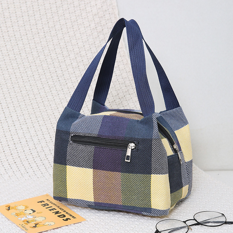 Nylon női kézitáska üzleti utazásokhoz, belső nylon bélés, cipzáras zárás, belső cipzáras zseb, vízszintes négyzet alakú forma, puha anyag