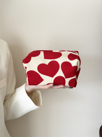 Corduroy medžiagos kosmetinė rankinė su geometriniu raštu, poliesterio pamušalas, miesto minimalistinis stilius kasdieniam naudojimui