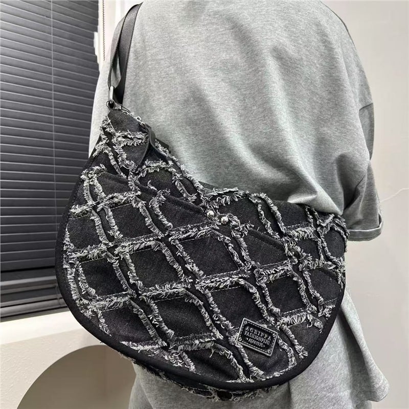 Keresztpántos denim táska, zipzárral, ovális alakú, nylon bélés, belső telefonzseb