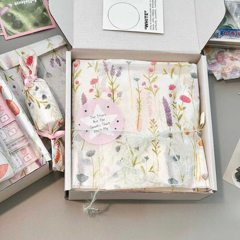 Įvyniojimo popierius – Vasaros gėlių serija (Jade Maple); Prekės ženklas: Jade Maple; Pakuotės lygis: Jade Maple; Medžiaga: Kita; Meistrystė: Kita