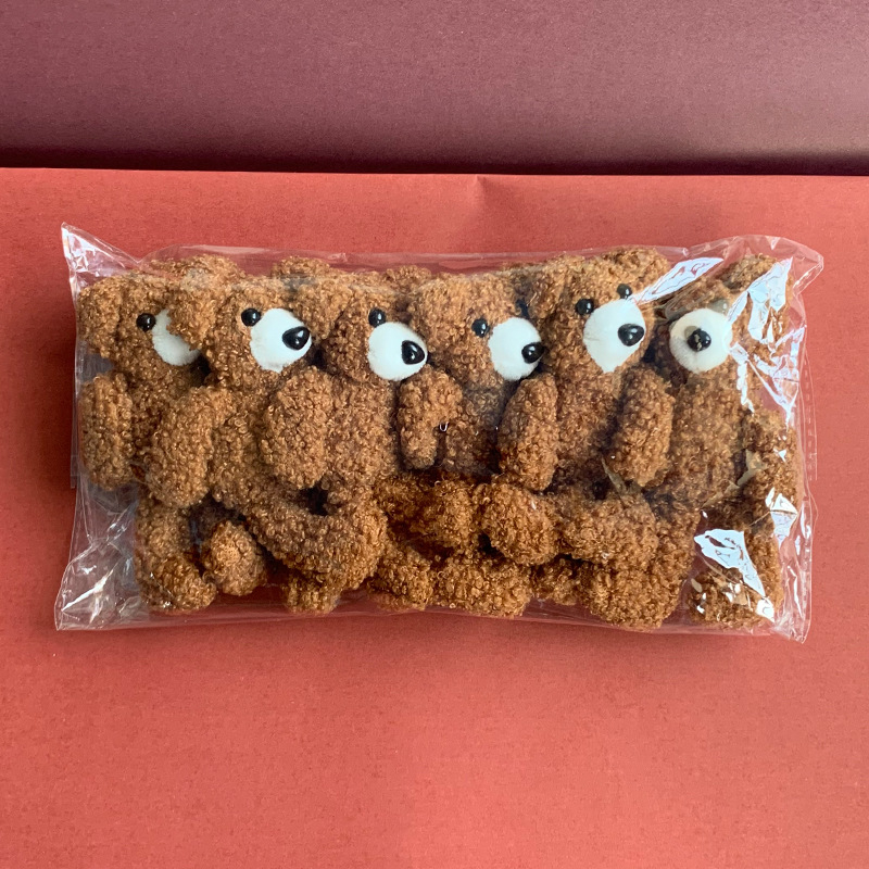 Pliušinių meškiukų rinkinys: ledų skonio meškiukas, prisipažinęs žvaigždės meškiukas, velūrinis teddy, vestuvinio automobilio meškiukas, animacinis puokštė lėlė — medžiaga: audinys, apdorojimas: krašto siuvimas, klaidos: 1–2