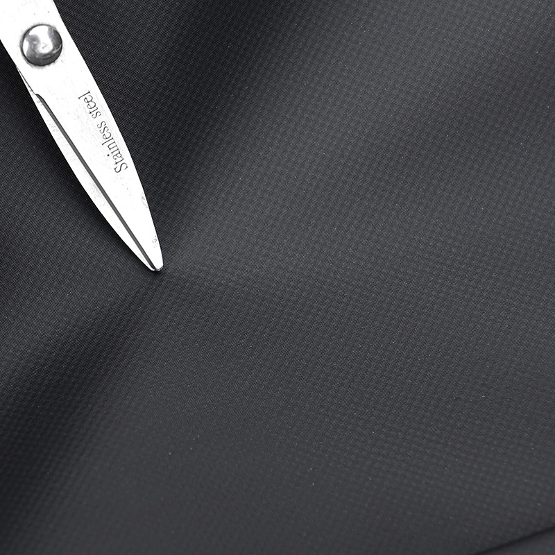 Vyrinė nailoninė pečių rankinė su vidine pertvara, modelis 351, poliesterio pamušalas, kasdieniam naudojimui.