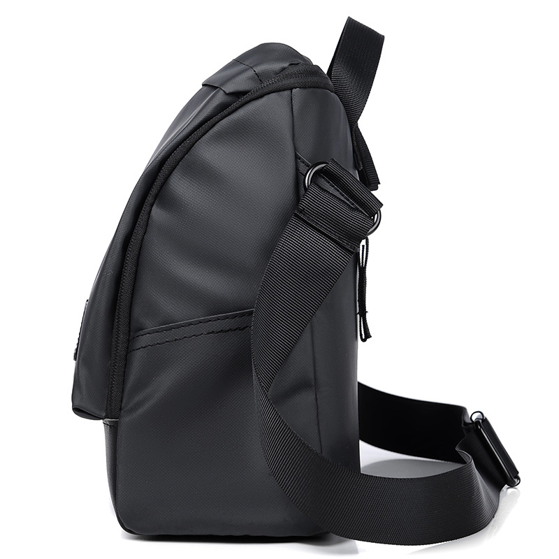 Vyrinė nailoninė pečių rankinė su vidine pertvara, modelis 351, poliesterio pamušalas, kasdieniam naudojimui.