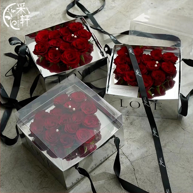 Sulankstoma dovanos dėžutė su veidrodžiu gėlėms, iš popieriaus