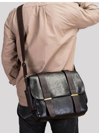 Muška crossbody messenger torba, PU materijal, vodootporna, podstava od poliestera, za poslovna putovanja