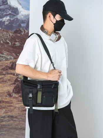 Vyrų pečių rankinė - Vandeniui atsparus audinys, Nailono įdaila, Dėvėjimo atsparumas, Išplėtimo dizainas, Apkrovos mažinimas