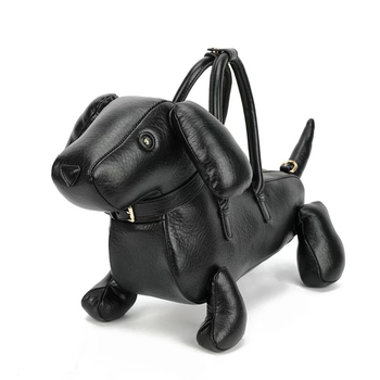 Vieno peties krepšys — PU oda, korpuso formos, užtrauktukas, poliesterio pamušalas, vidinė užtrauktinė kišenė (vasara 2025)