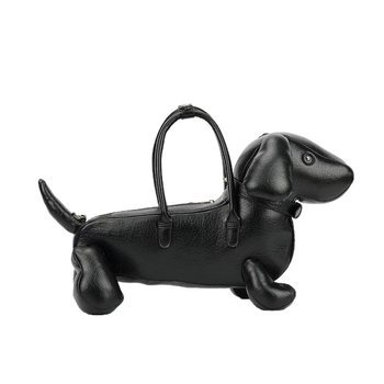 Vieno peties krepšys — PU oda, korpuso formos, užtrauktukas, poliesterio pamušalas, vidinė užtrauktinė kišenė (vasara 2025)