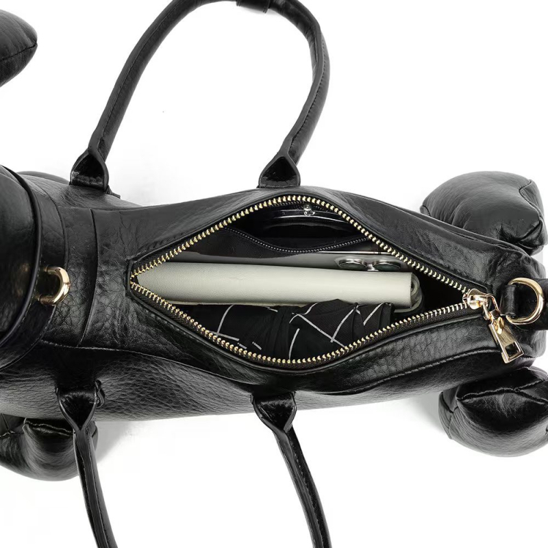 Vieno peties krepšys — PU oda, korpuso formos, užtrauktukas, poliesterio pamušalas, vidinė užtrauktinė kišenė (vasara 2025)