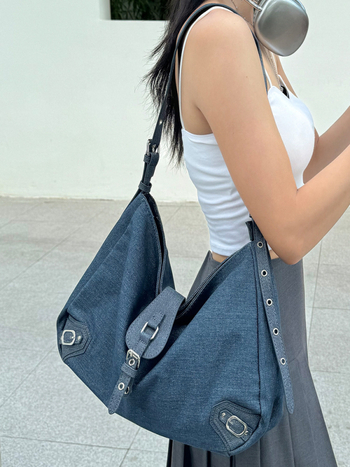 Nagy kapacitású denim tote táska, utcai stílus, fedéllel, rejtett cipzáras zsebbel, egy vállpánttal