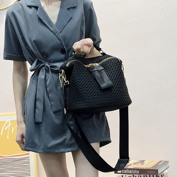 Седловидна чанта, полиестер, цип, вътрешен джоб със цип, една презрамка