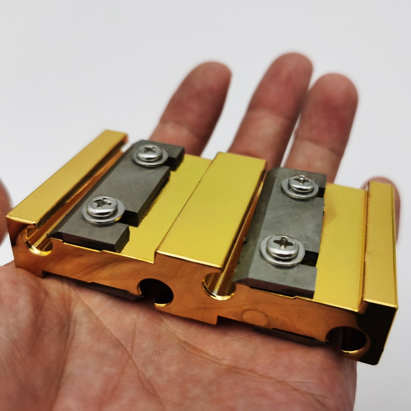 Smulkintuvas violinės skriemuo priemonė – cinko lydinys, pakuotė OPP, skirta muzikinių instrumentų gamybai, violinės dydžiai 1/8–4/4, svoris 185 g arba 255 g