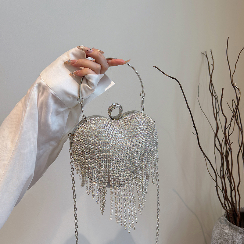 Moteriška vakarinė rankinė su širdies formos kristalais ir kutais, ovali forma, kabliuko uždarymas, poliesteris, PU vidus, kyber stilius