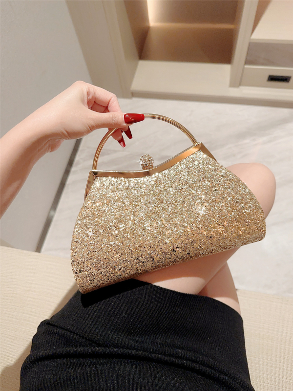 Вечерна клатч с пайети и детайл корона, хоризонтална квадратна форма, подплата полиестер, закопчаване с ключалка, носене ръка/през рамо/кръстосано