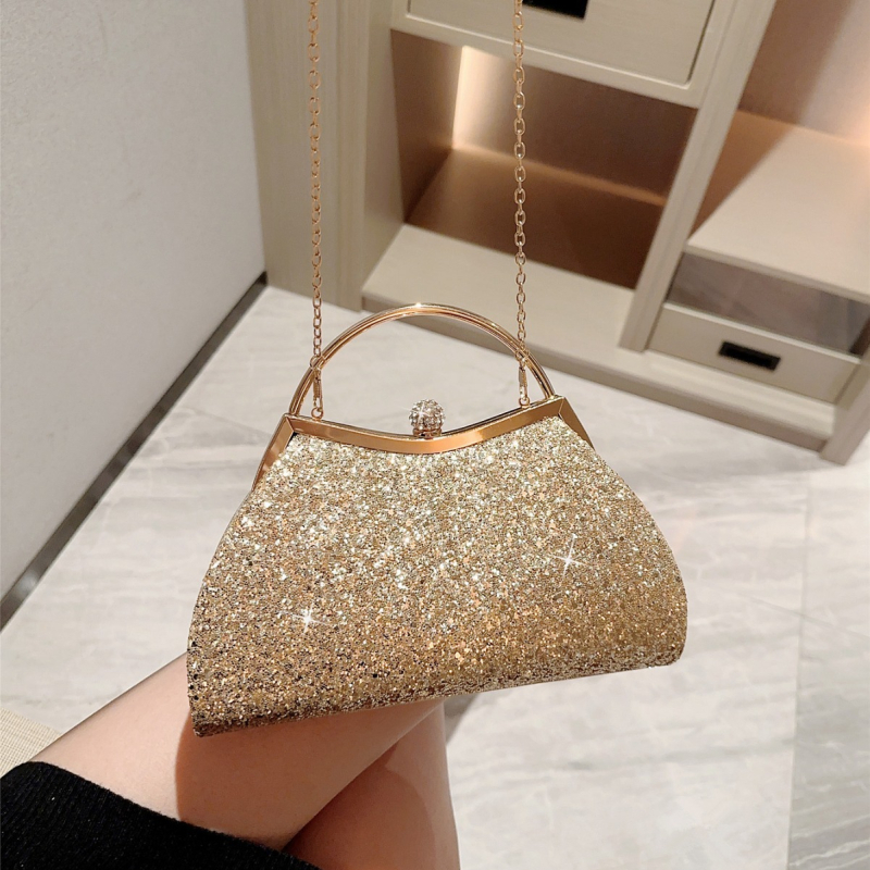 Вечерна клатч с пайети и детайл корона, хоризонтална квадратна форма, подплата полиестер, закопчаване с ключалка, носене ръка/през рамо/кръстосано