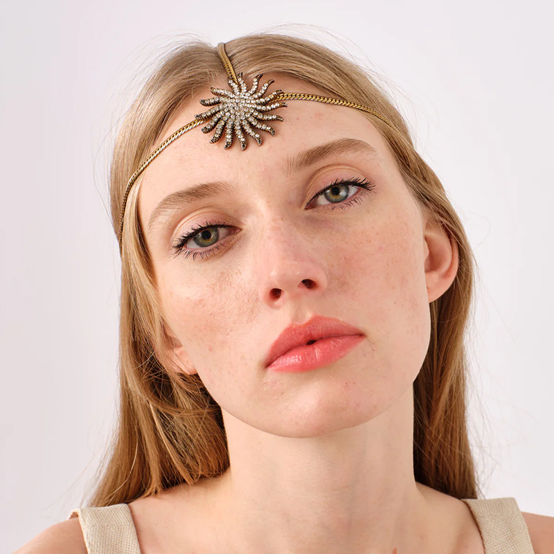 Egzotiška geometrinė rhinestone plaukų grandinė – medžiaga: rhinestones; stilius: egzotiškas; apdorojimo technologija: elektroplatavimas; pakuotė: atskirai supakuota