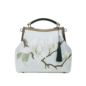 Hímzett kézitáska nemzeti művészeti stílusban; Poliészter anyag; Vízszintes négyzet alakú forma; Kapocszár-zár; Belső ID-zseb közbenső réteggel