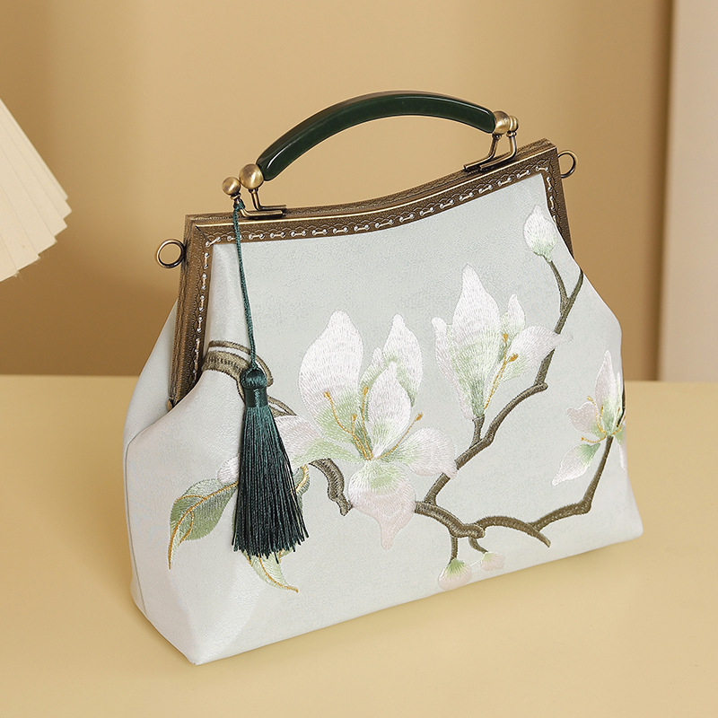 Hímzett kézitáska nemzeti művészeti stílusban; Poliészter anyag; Vízszintes négyzet alakú forma; Kapocszár-zár; Belső ID-zseb közbenső réteggel