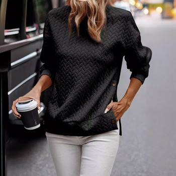 Laza szabású pulóver, kerek nyakú, hosszú ujjú, steppelt poliészter-elasztán anyag (95% poliészter, 5% elasztán)